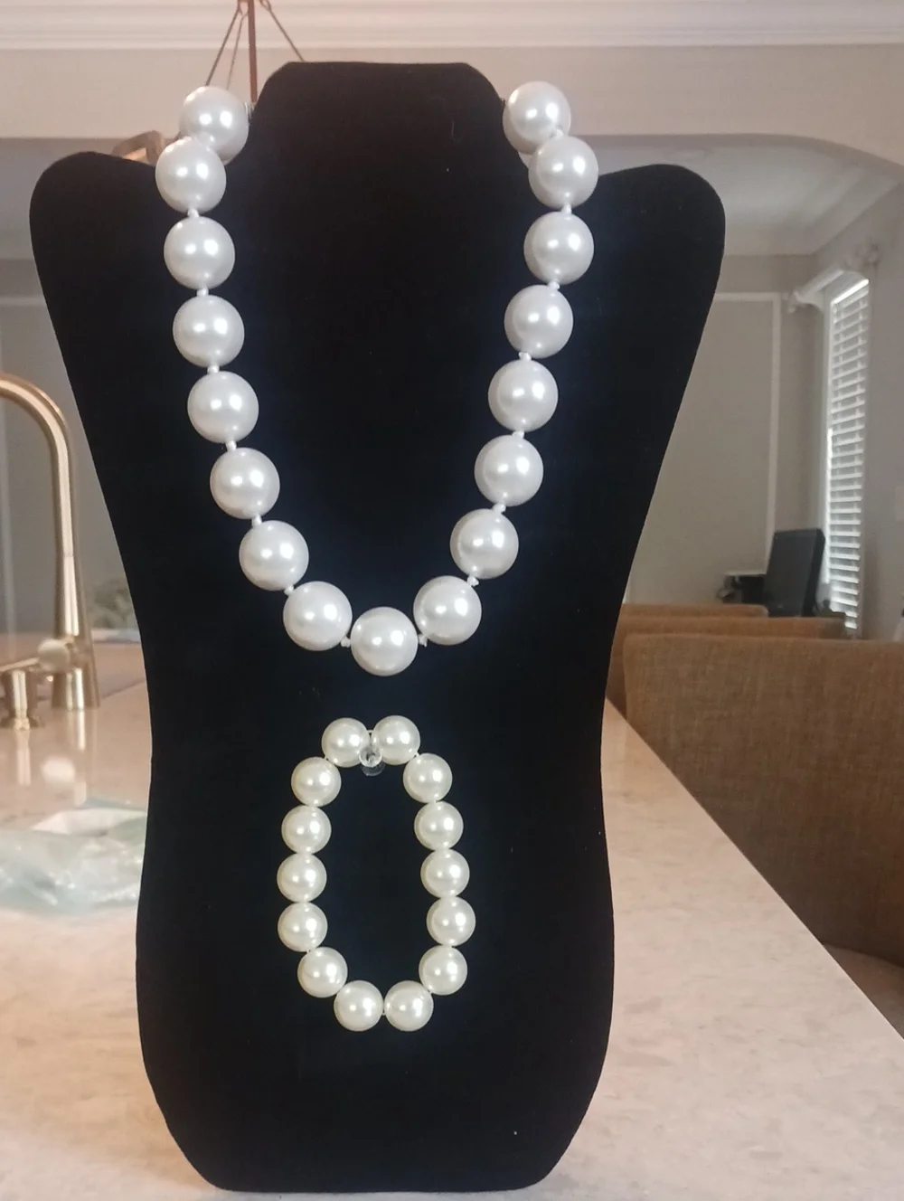 Classic White Pearl Necklace and Bracelet Set